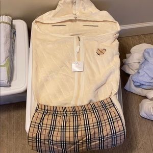 Burberry infant car seat Bundle Me